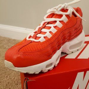 Nike air max 95' Womens Sneakers Size 6 - red